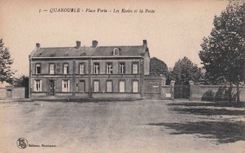 Les &eacutecoles et la mairie de Quarouble sur une carte postale ancienne
