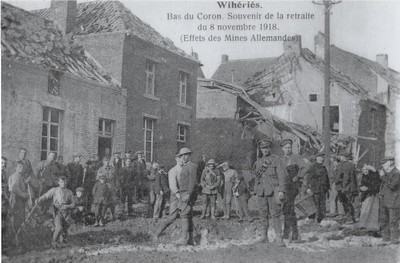 Souvenir de la retraite du 8 novembre 1918. Effets des mines allemandes. Sur une carte postale ancienne