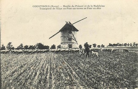 Le moulin du prieuré sur une carte postale ancienne