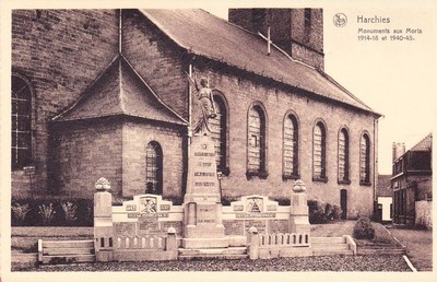l'église et le monument aux morts d'Harchies sur une carte postale ancienne