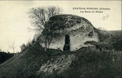 carte postale ancienne qui represente les ruines du donjon de Château-Porcien dans les ardennes