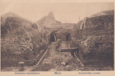 amphithéâtre romain de Metz sur une carte postale ancienne