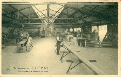les chantiers navals de Mortagne-du-Nord sur une carte postale ancienne