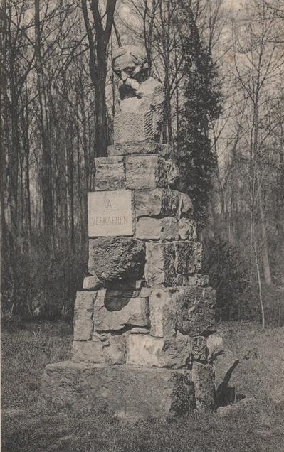 Le monument Verhaeren à Roisin sur une carte postale ancienne